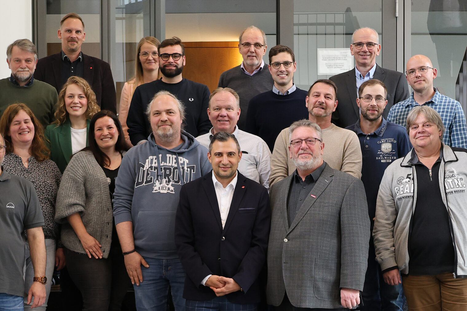 Tagung der Arbeitnehmervertreterinnen und -vertreter Ein Gruppenbild der Arbeitnehmervertreterinnen und - vertreter in der Vollversammlung der Handwerkskammer Südwestfalen.