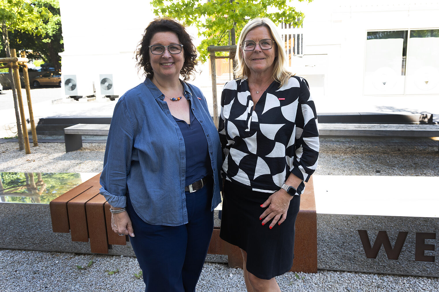 Jeannette Peters und Uta Neumeister Jeannette Peters von den Unternehmerfrauen im Handwerk und Uta Neumeister, von der Handwerkskammer Südwestfalen.
