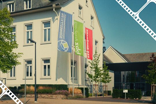 Brand Film Handwerkskammer Arnsberg Bild aus dem Marken-Film der Handwerkskammer Südwestfalen: Das Verwaltungsgebäude der Handwerkskammer in Arnsberg.